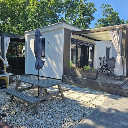 Bowery Guest Houses - Arnyas Vendeghazak Balatonalmadi Ngoại thất bức ảnh