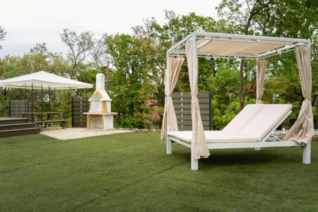 Bowery Guest Houses - Arnyas Vendeghazak Balatonalmadi Ngoại thất bức ảnh