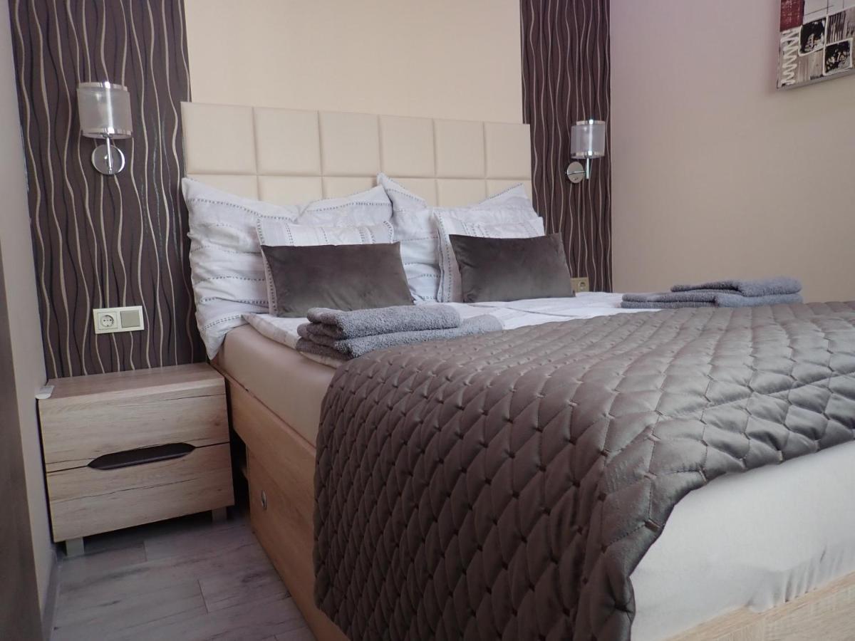 Bowery Guest Houses - Arnyas Vendeghazak Balatonalmadi Ngoại thất bức ảnh