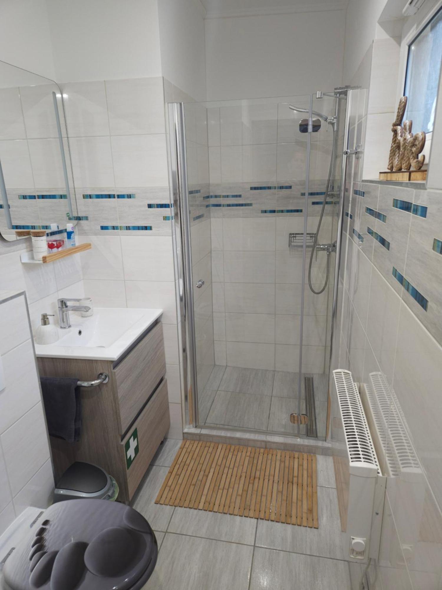 Bowery Guest Houses - Arnyas Vendeghazak Balatonalmadi Ngoại thất bức ảnh